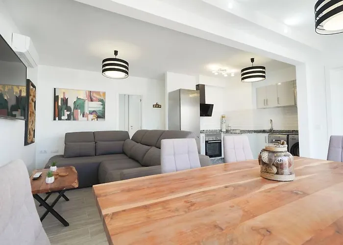 Luxury Solarium, Jacuzzi, A/c And Wi-fi Apartment