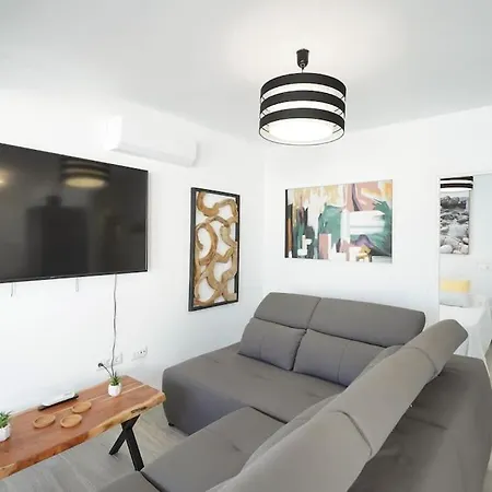 Luxury Solarium, Jacuzzi, A/c And Wi-fi * Tias