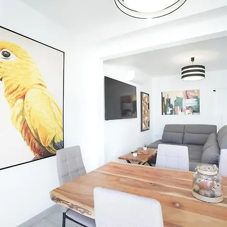 Luxury Solarium, Jacuzzi, A/c And Wi-fi Apartment